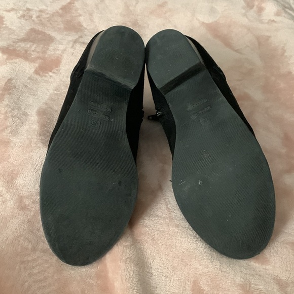 Zip up black boots with low heal - Picture 6 of 6